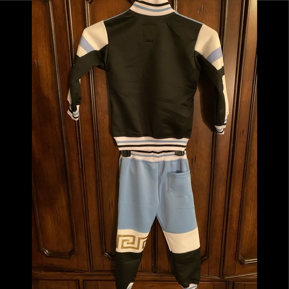 Boy’s 2pc Jogger Set Sizes 4 & 5 - Picture 10 of 16